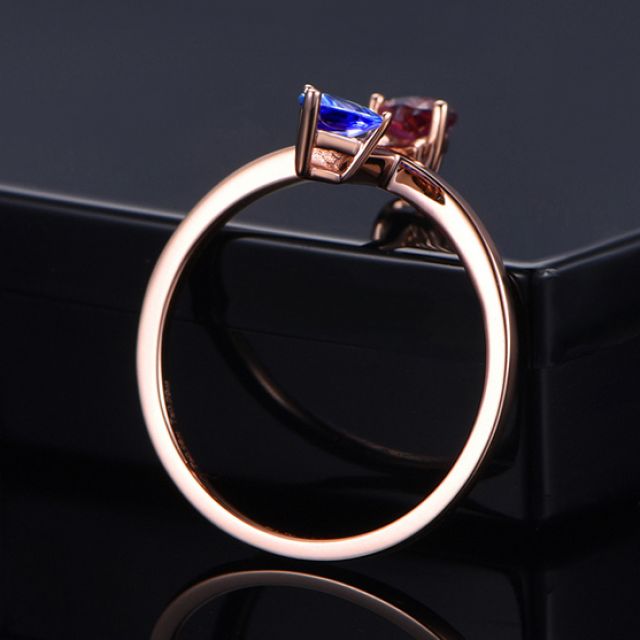 Bague Vice et Versa. saphirs Bleu et Rose. Or rose