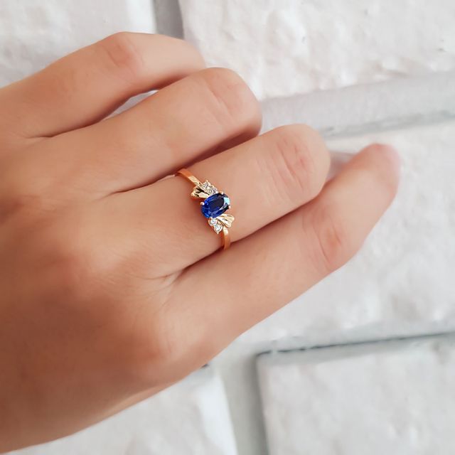 Anello di Fidanzamento Luxe - Oro Giallo, Diamanti & Zaffiro Blu Ovale