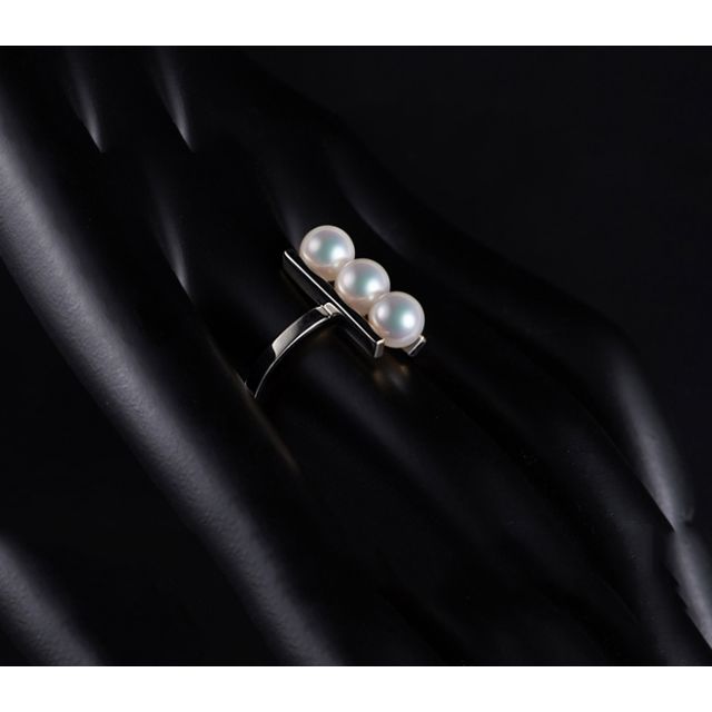 Anello Takana - Oro Bianco, 3 Perle Akoya