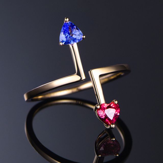 Bague Vice et Versa. saphirs Bleu et Rose. Or jaune