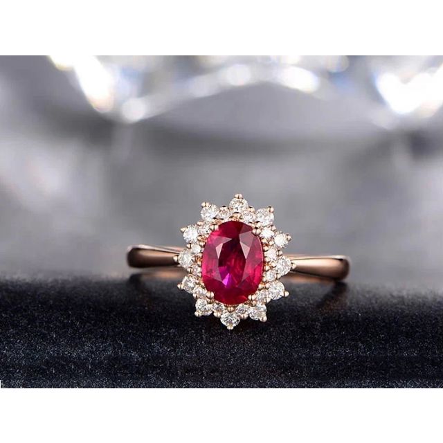 Anello Di Fidanzamento Flora - Oro Rosa, Diamanti & Rubino Ovale