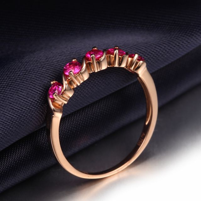 Anello Docile - Oro Rosa e Riviera Mezzo Giro di Rubini