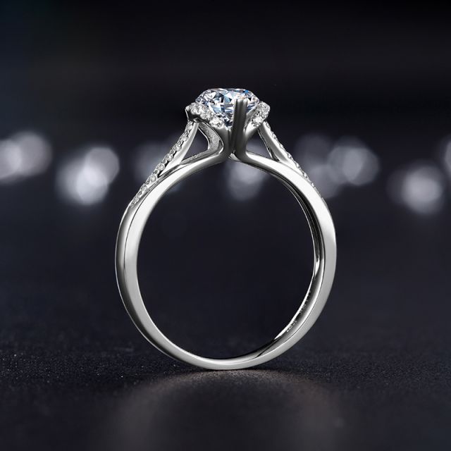 Anello di Fidanzamento Solitario Amelia - Oro Bianco 18kt & Diamanti | Gemperles