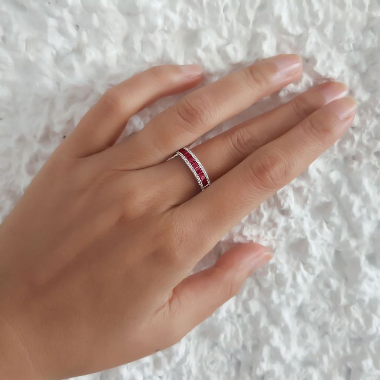 Anello Luce Rossa - Oro Bianco, Riviera di Rubini Princess a Binario e Diamanti - 5