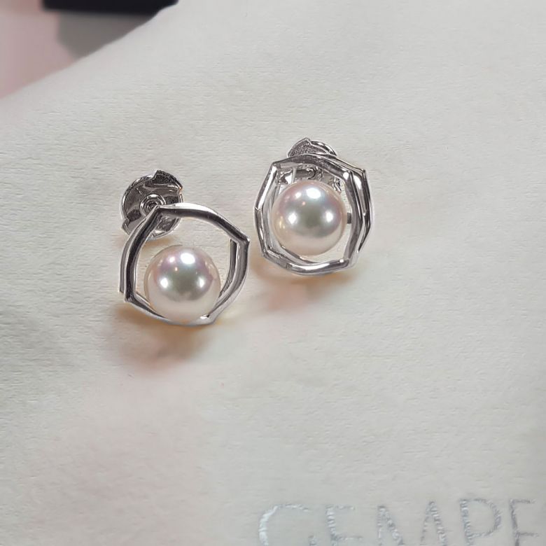 Orecchini A Lobo Coco - Perle Akoya Bianche 6/6.5mm AAA - Farfalla Oro Bianco - 7