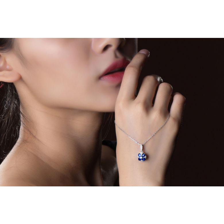 Ciondolo Solitario Fiore Blu. Oro bianco, Zaffiri e Diamanti - 4